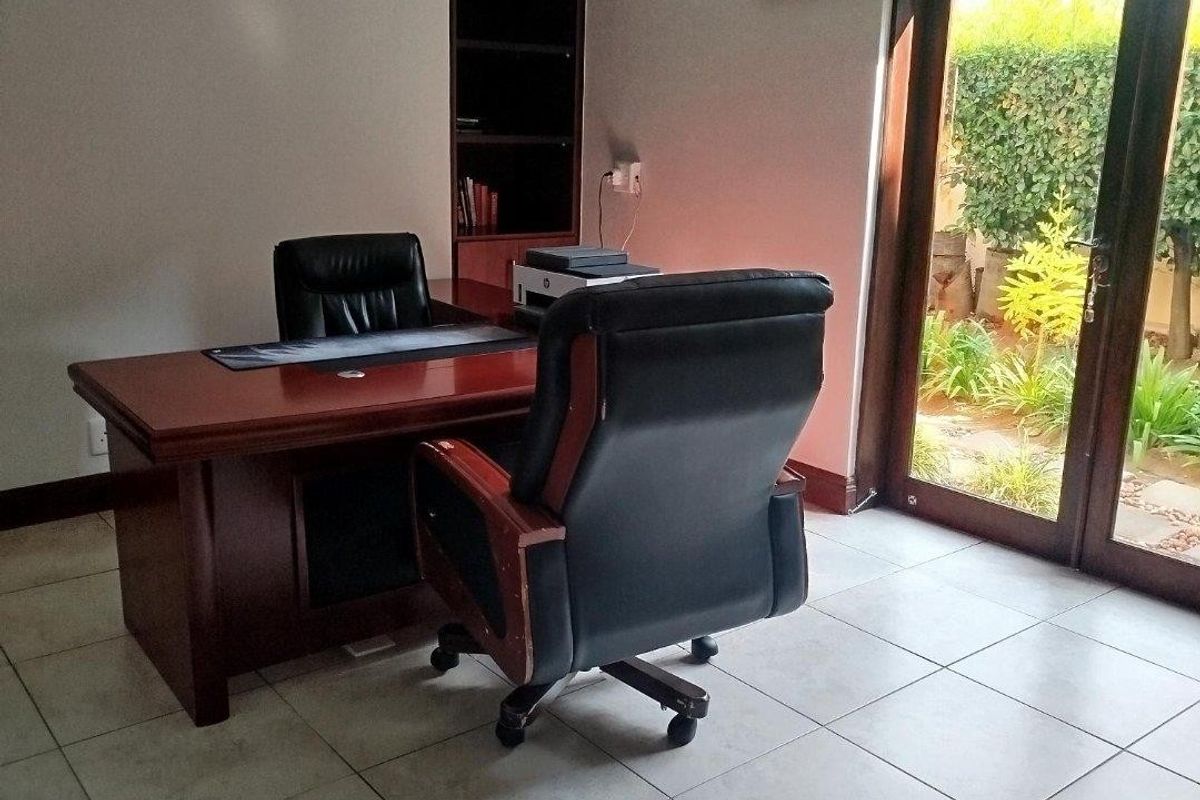 Townhouse To Rent in Sandton - Photo 2