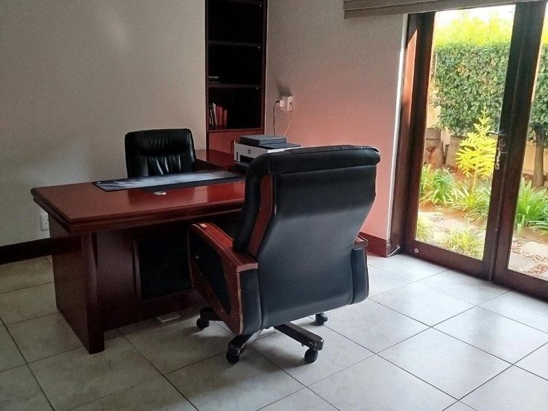 Townhouse To Rent in Sandton - Photo 2