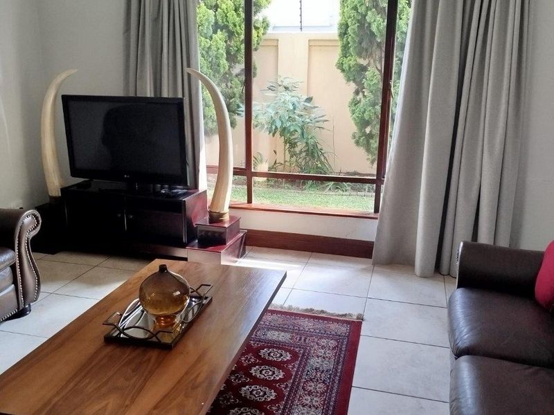 Townhouse To Rent in Sandton - Photo 5