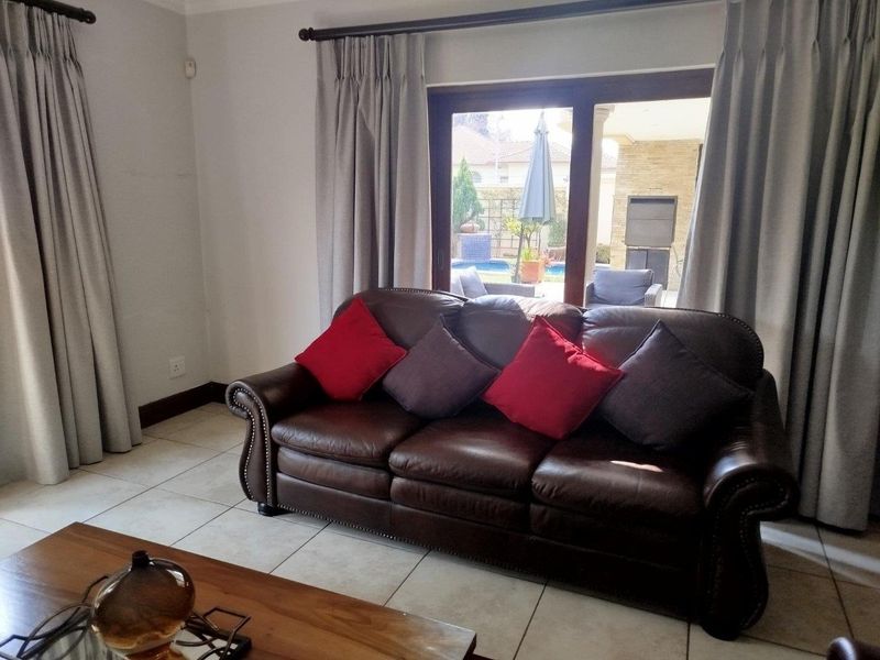 Townhouse To Rent in Sandton - Photo 8
