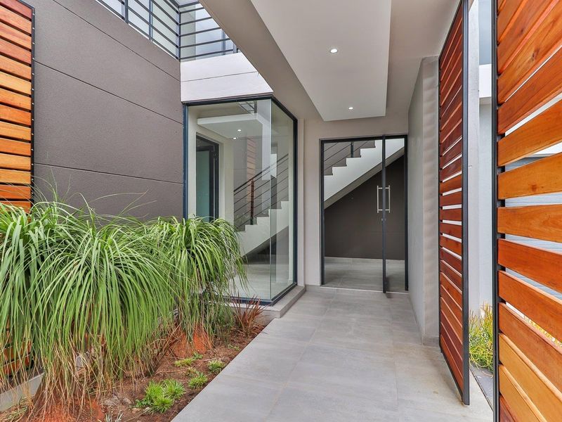 Townhouse To Rent in Sandton - Photo 1