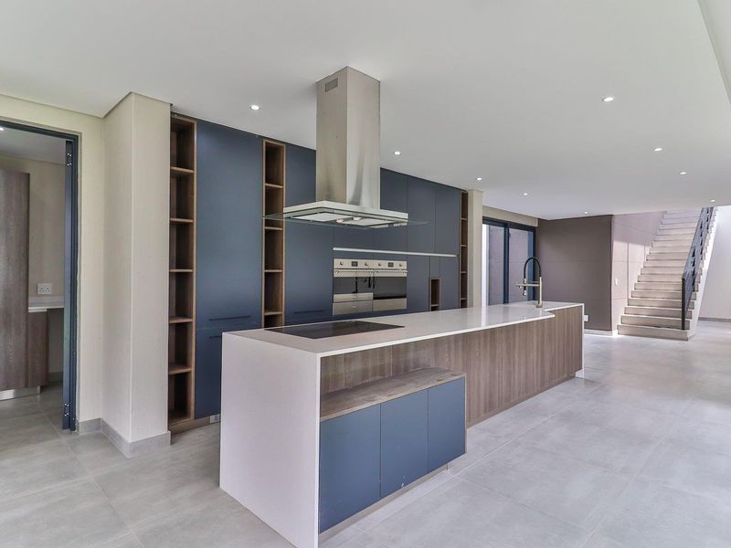 Townhouse To Rent in Sandton - Photo 3