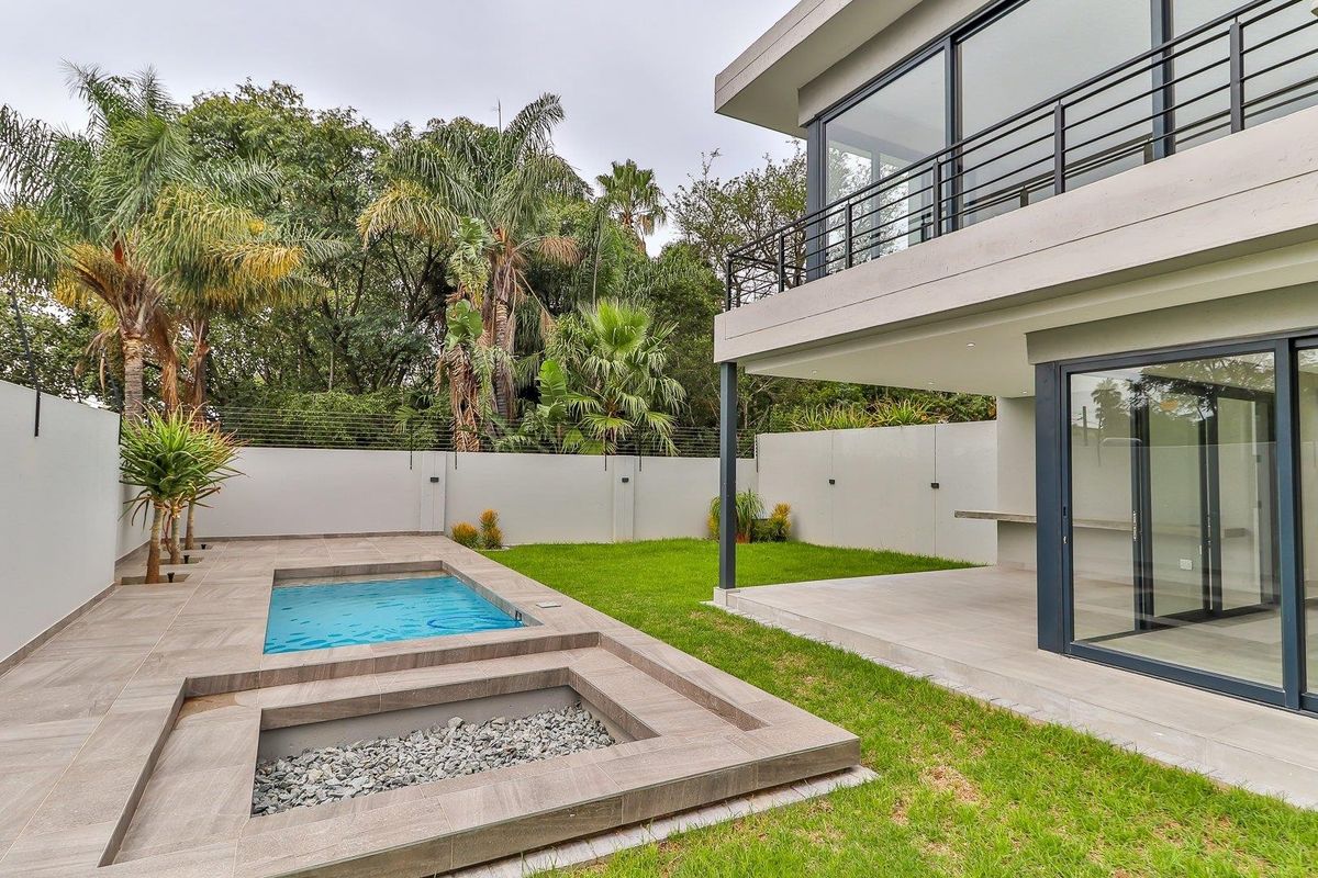 Townhouse To Rent in Sandton - Photo 2