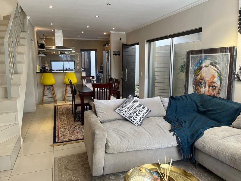 Townhouse To Rent in Parkmore, Sandton - Photo 1
