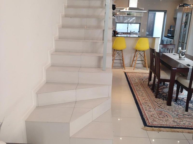 Townhouse To Rent in Parkmore, Sandton - Photo 7