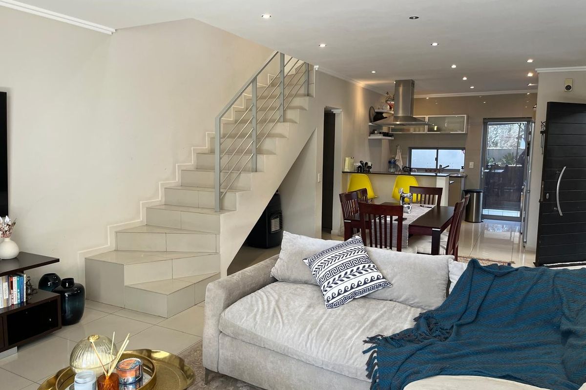 Townhouse To Rent in Parkmore, Sandton - Photo 2