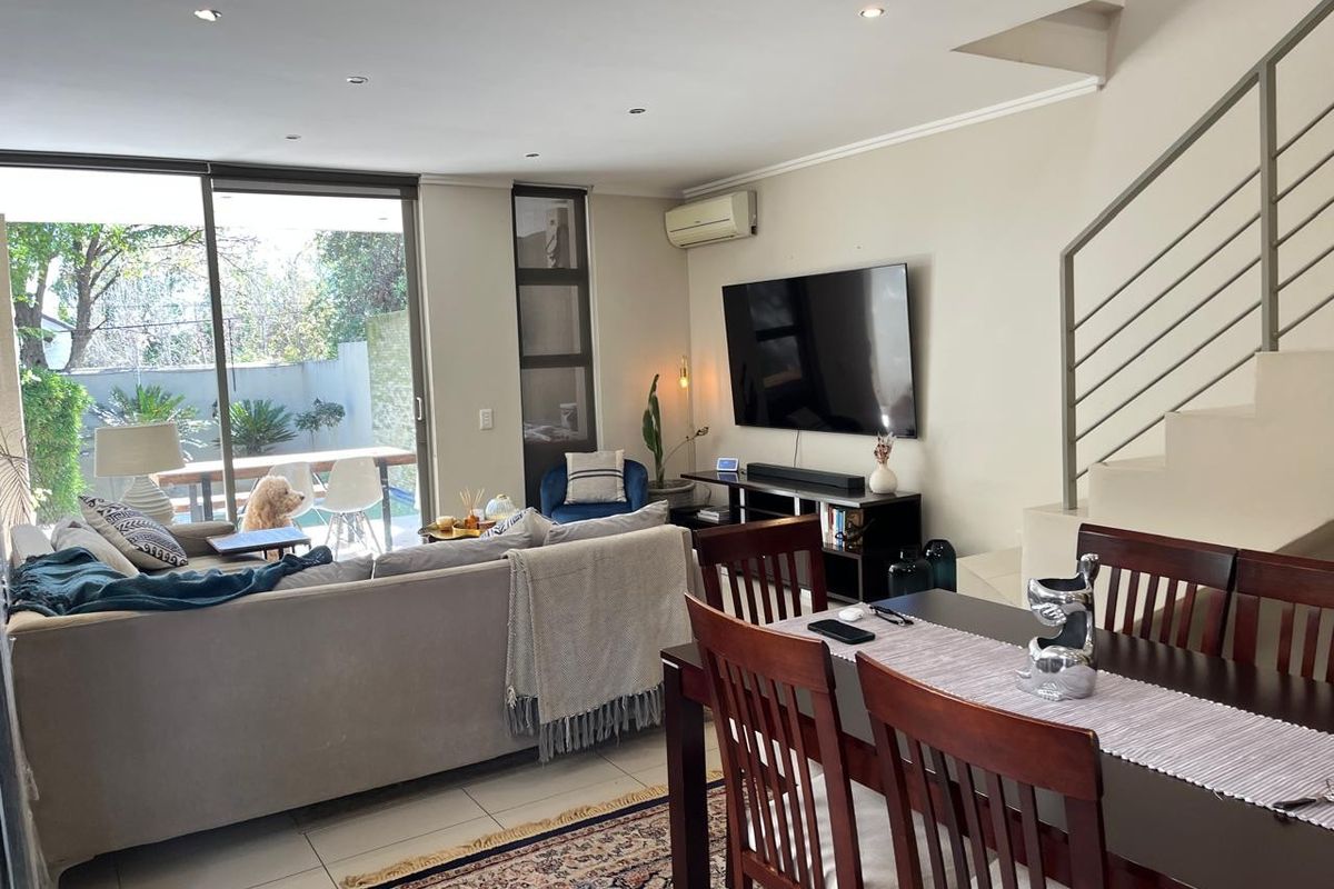 Townhouse To Rent in Parkmore, Sandton - Photo 3