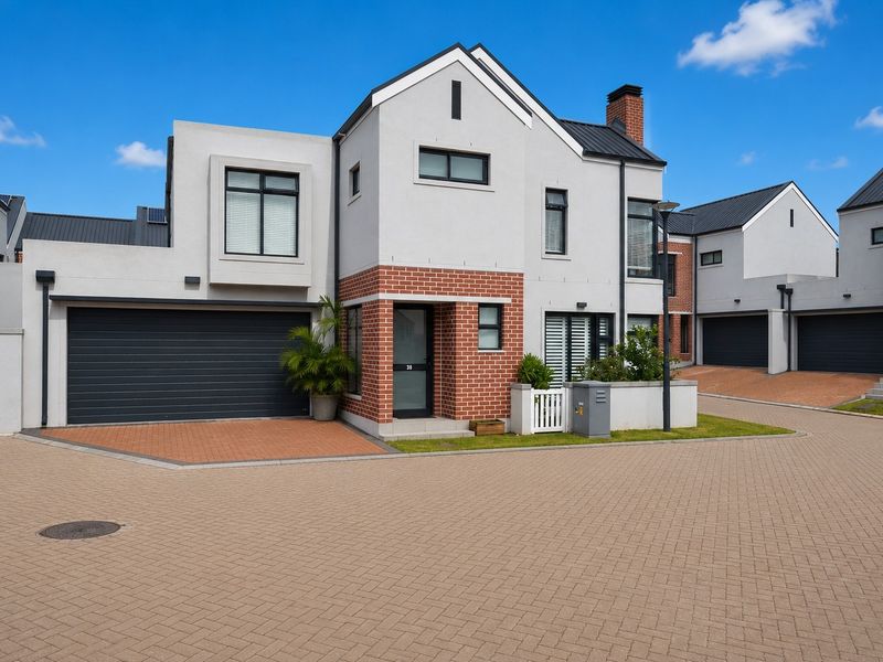 Townhouse For Sale in Vierlanden, Durbanville - Photo 2