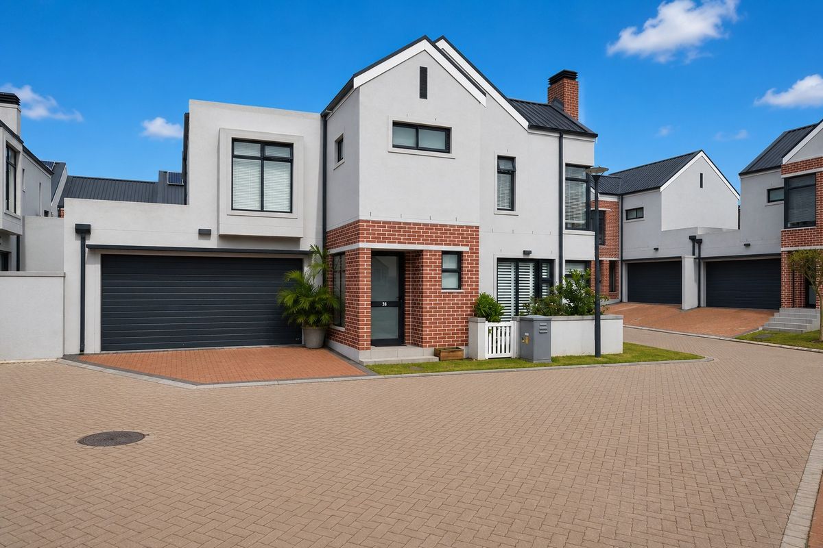 Townhouse For Sale in Vierlanden, Durbanville - Photo 2