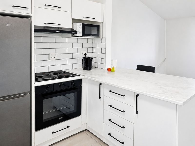 Modern 2-Bedroom Semi-Detached Home with Excellent Value Add Potential - Photo 1