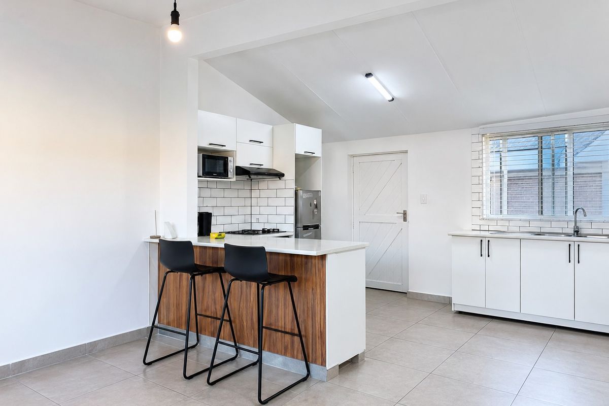 Modern 2-Bedroom Semi-Detached Home with Excellent Value Add Potential - Photo 3