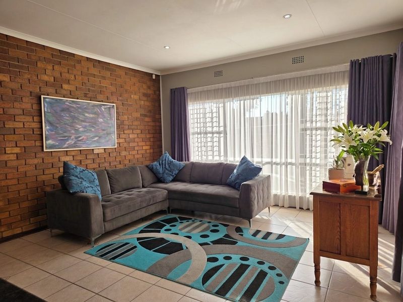 Glen Marais - 4 Bedroom / 2 bath and Study - Photo 4