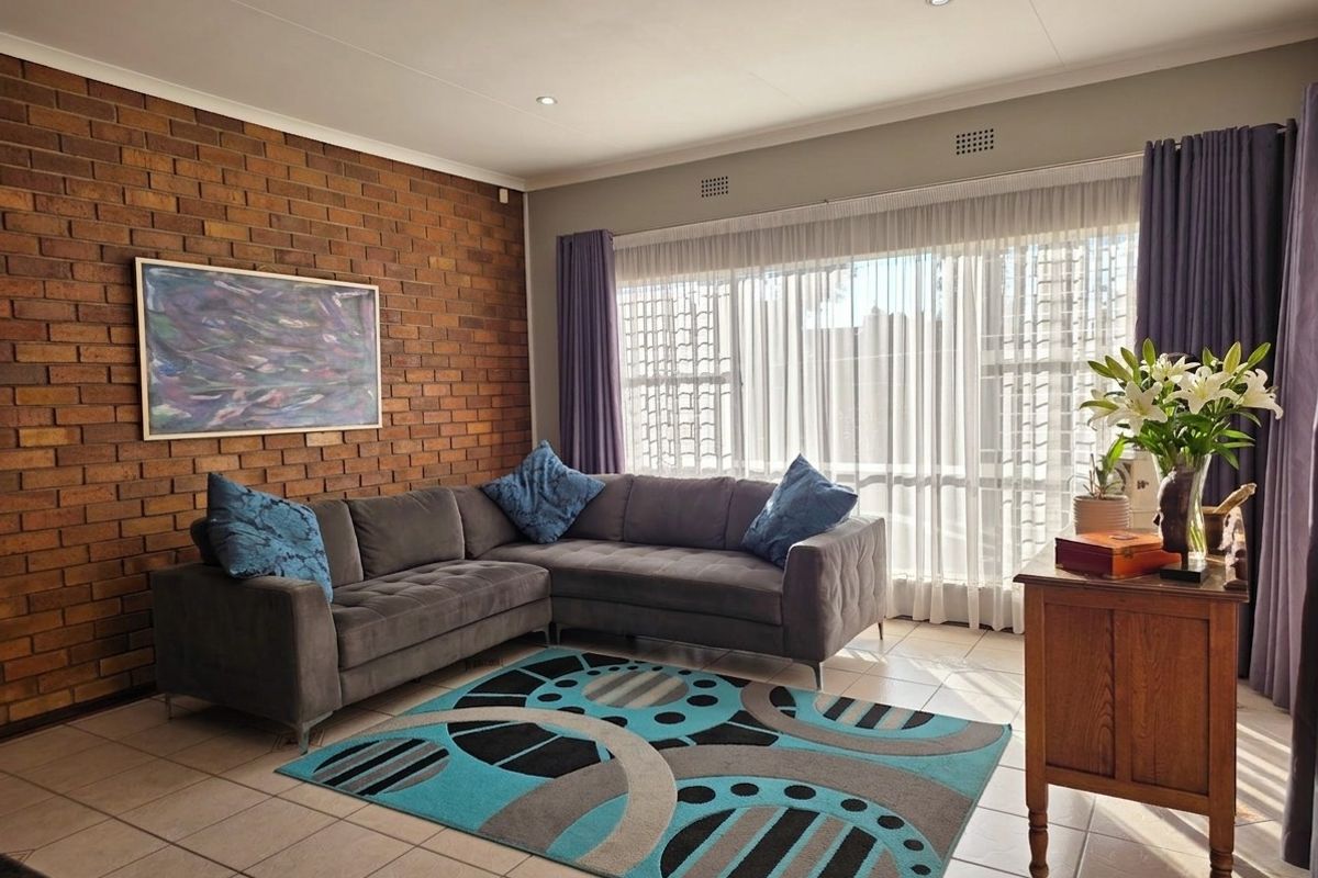 Glen Marais - 4 Bedroom / 2 bath and Study - Photo 4