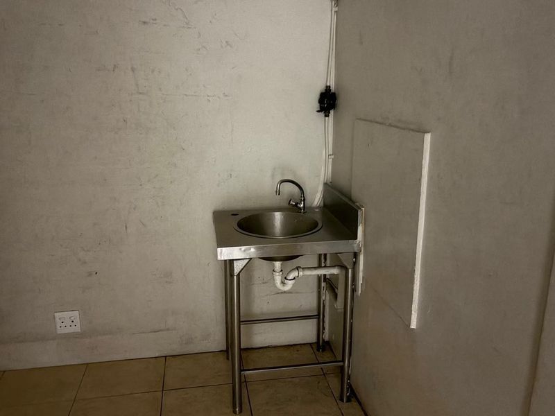 Retail Space To Rent in Cape Town City Centre, Cape Town - Photo 7
