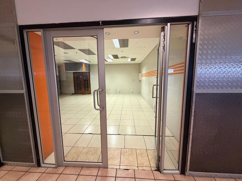 Retail Space To Rent in Cape Town City Centre, Cape Town - Photo 3