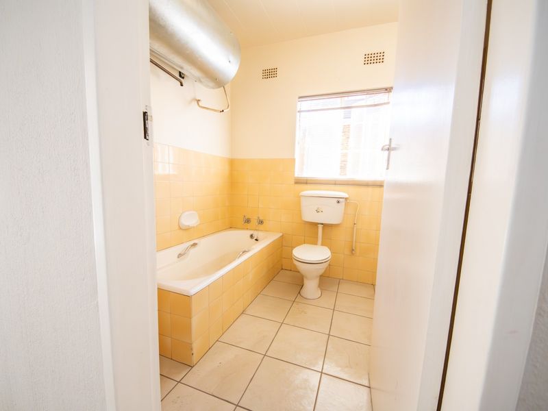 Spacious 3 Bedroom Apartment To Rent with Private Garden - Photo 8