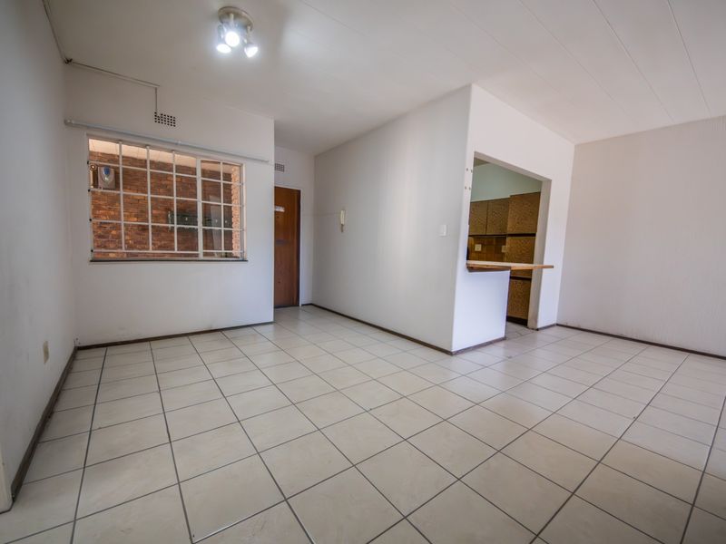 Spacious 3 Bedroom Apartment To Rent with Private Garden - Photo 2