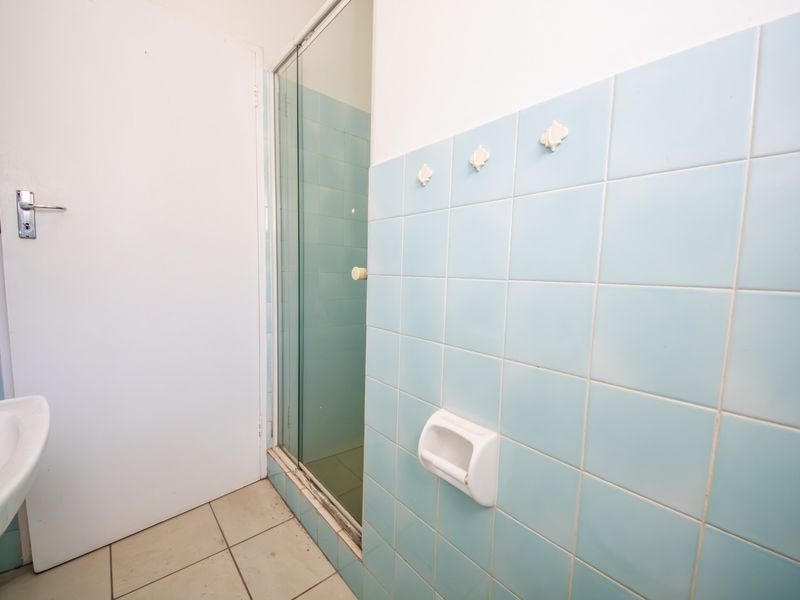 Spacious 3 Bedroom Apartment To Rent with Private Garden - Photo 6