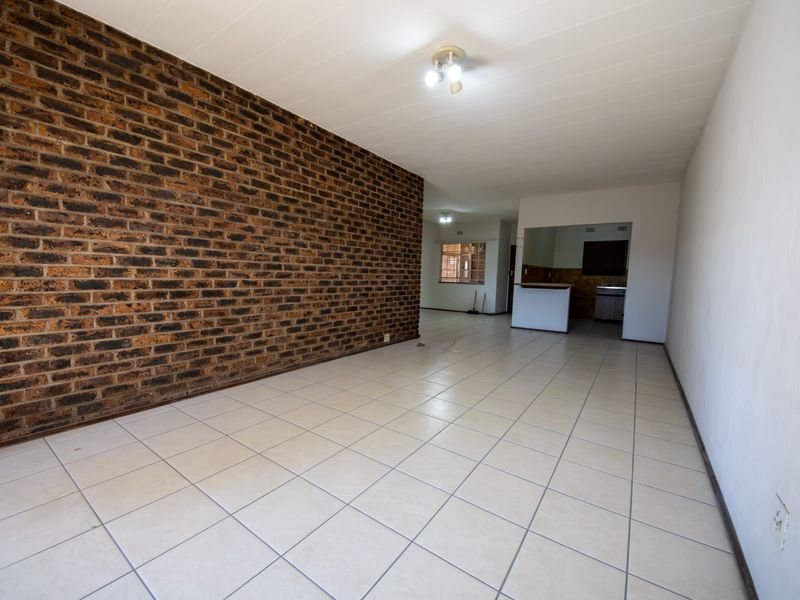 Spacious 3 Bedroom Apartment To Rent with Private Garden - Photo 5