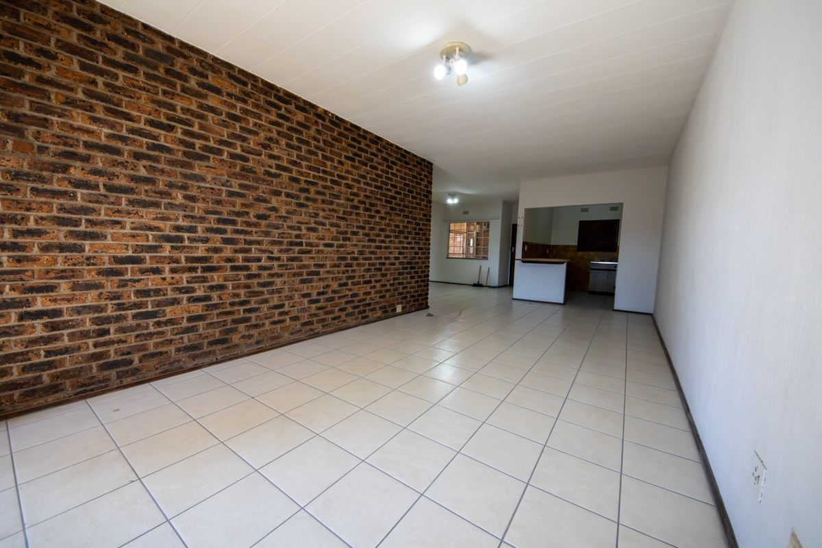 Spacious 3 Bedroom Apartment To Rent with Private Garden - Photo 5