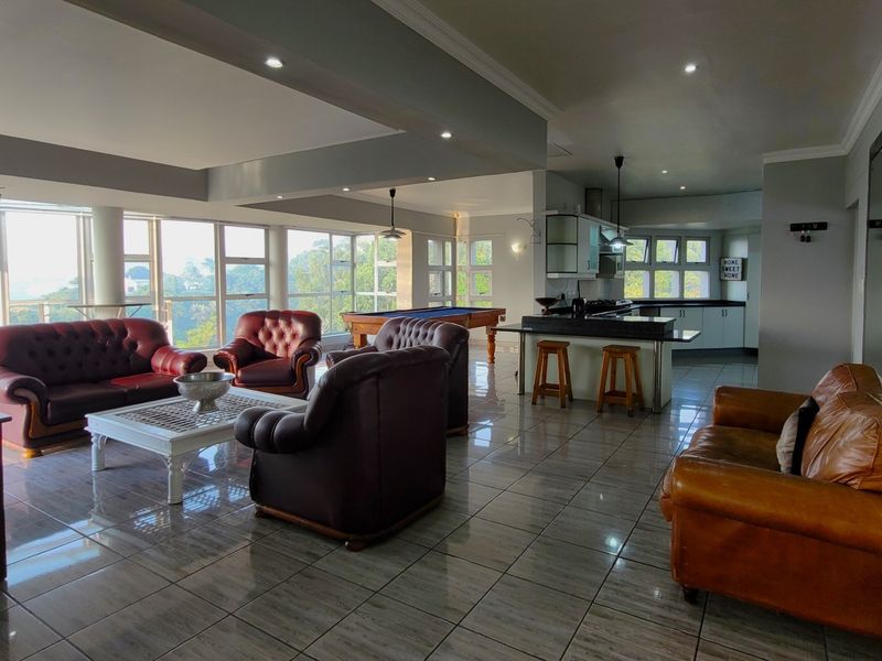"8 Bedroom Coastal Home with 3 Flats, Borehole and Spectacular Sea Views" - Photo 3
