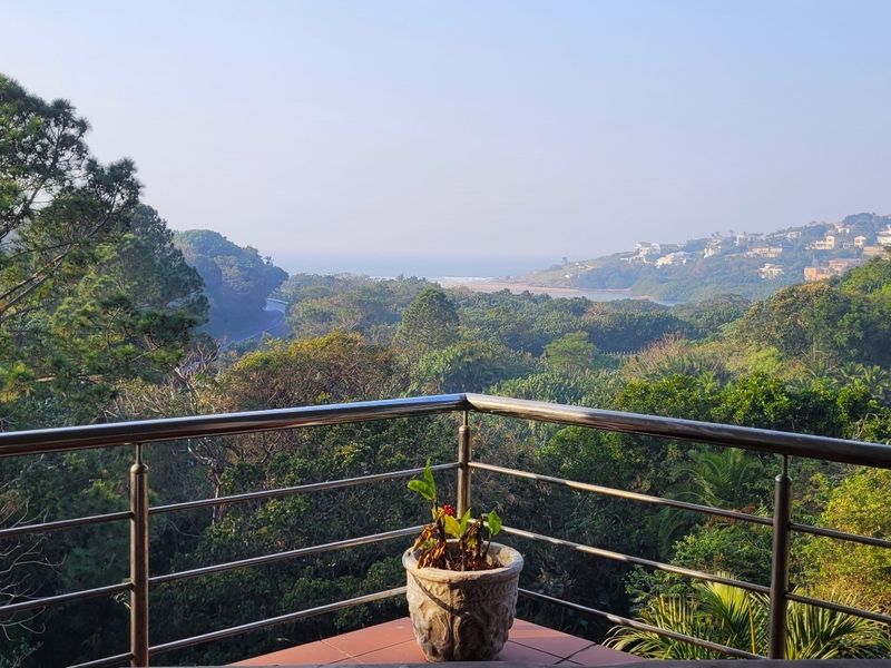 "8 Bedroom Coastal Home with 3 Flats, Borehole and Spectacular Sea Views" - Photo 9