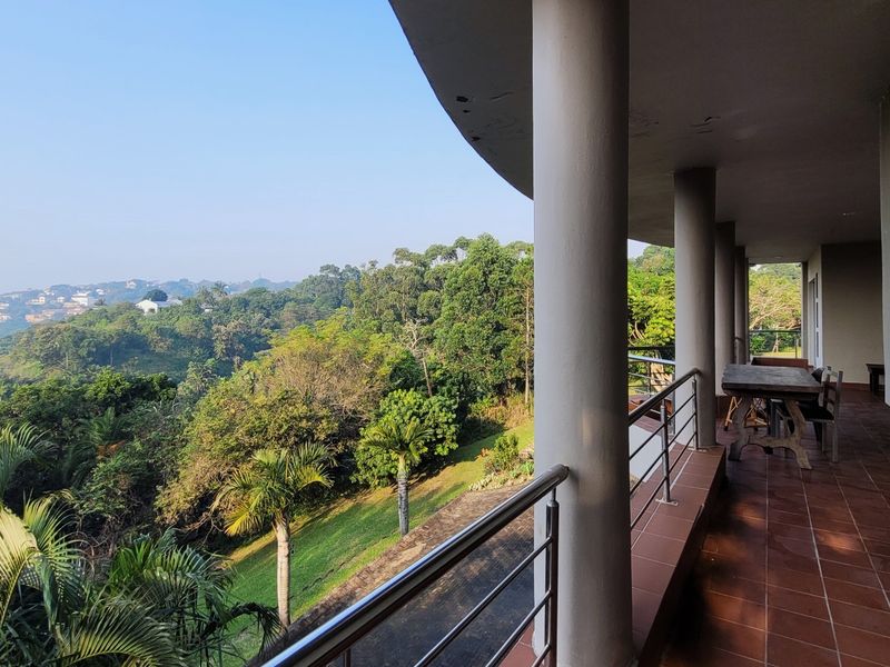 "8 Bedroom Coastal Home with 3 Flats, Borehole and Spectacular Sea Views" - Photo 8