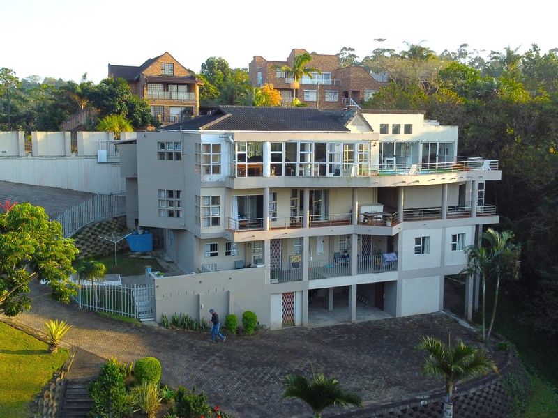 "8 Bedroom Coastal Home with 3 Flats, Borehole and Spectacular Sea Views" - Photo 1
