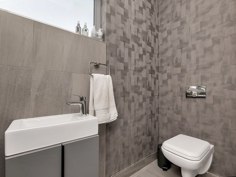 Luxury Fully Furnished 3-Bedroom 3,5 Bath Home - Photo 6
