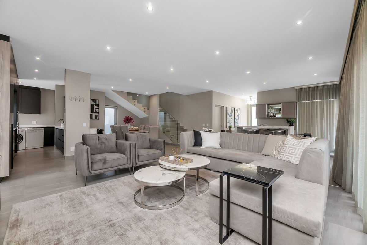 Luxury Fully Furnished 3-Bedroom 3,5 Bath Home - Photo 3