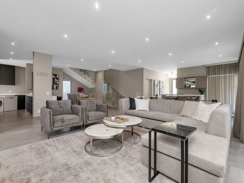 Luxury Fully Furnished 3-Bedroom 3,5 Bath Home - Photo 3