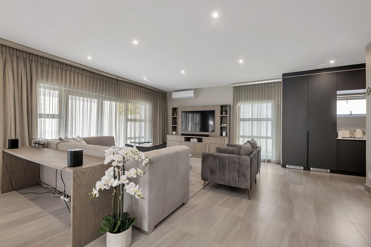 Luxury Fully Furnished 3-Bedroom 3,5 Bath Home - Photo 2