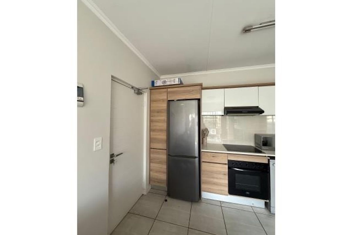 Spacious Apartment To Rent in Waterfall, Midrand - Photo 3