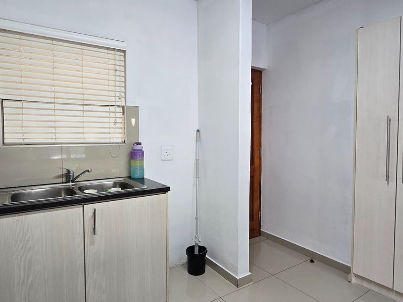 Apartment For Sale in Gordons Bay Central, Gordons Bay - Photo 10