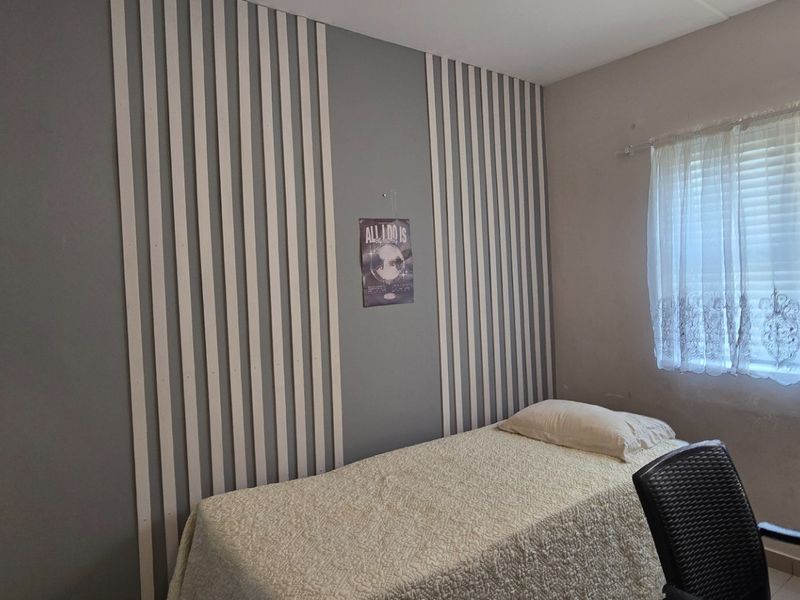 Apartment For Sale in Gordons Bay Central, Gordons Bay - Photo 3