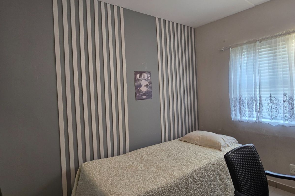 Apartment For Sale in Gordons Bay Central, Gordons Bay - Photo 3