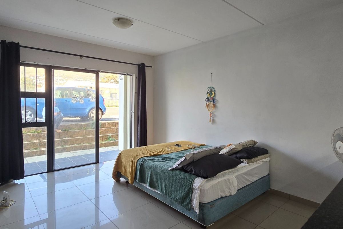 Apartment For Sale in Gordons Bay Central, Gordons Bay - Photo 5