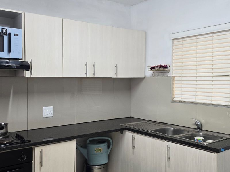 Apartment For Sale in Gordons Bay Central, Gordons Bay - Photo 4