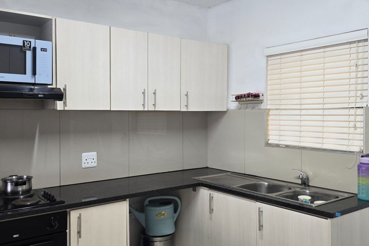 Apartment For Sale in Gordons Bay Central, Gordons Bay - Photo 4