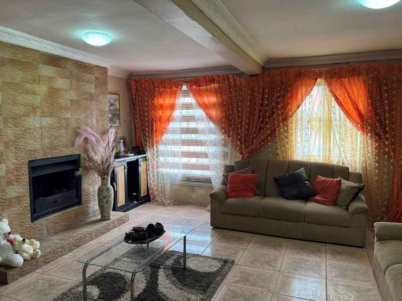 Spacious Home with Income Potential in Malibu Village! - Photo 2