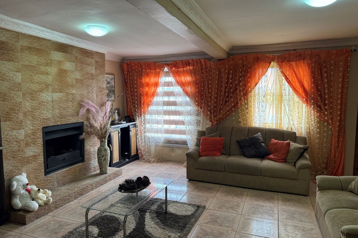 Spacious Home with Income Potential in Malibu Village! - Photo 2