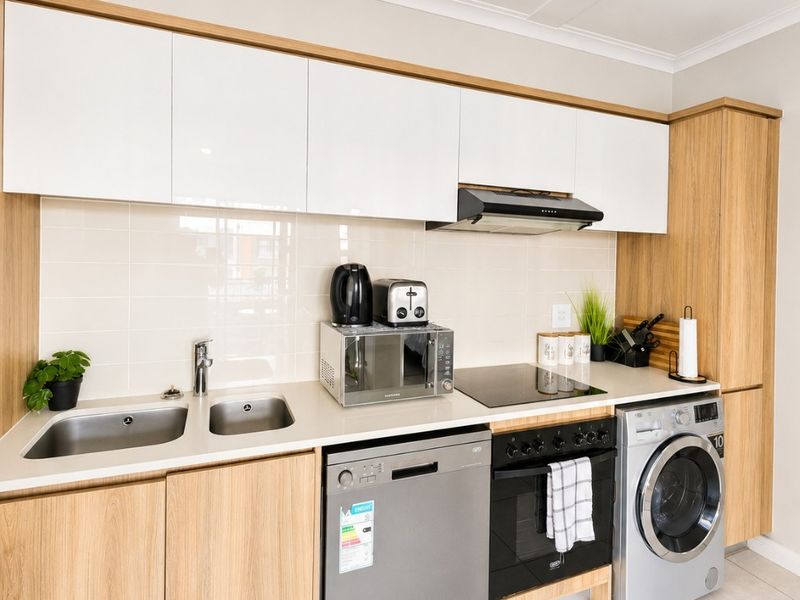 Luxury Fully Furnished Unit  |  1 Bedroom Rental Apartment | The Blyde Crystal Lagoon - Photo 6