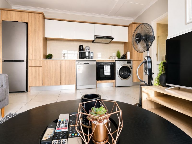 Luxury Fully Furnished Unit  |  1 Bedroom Rental Apartment | The Blyde Crystal Lagoon - Photo 5