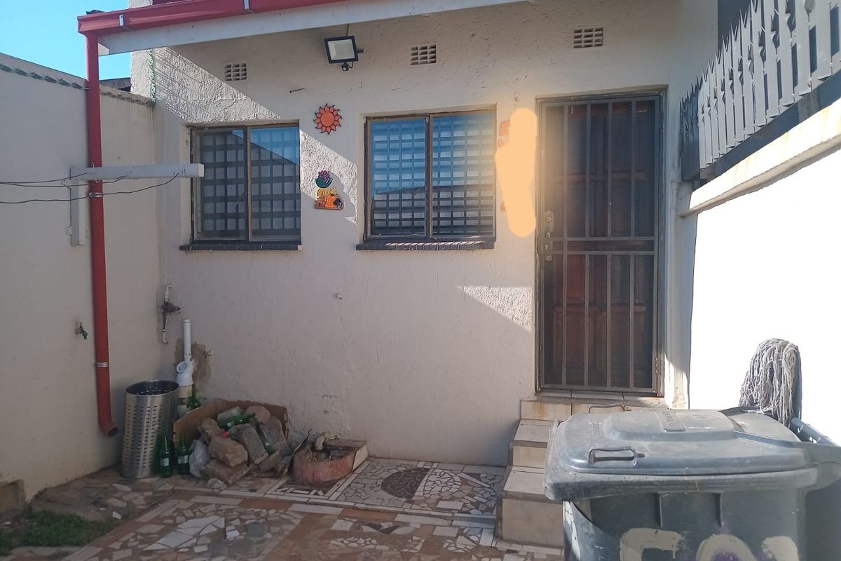 House For Sale in Meadowlands, Soweto - Photo 2