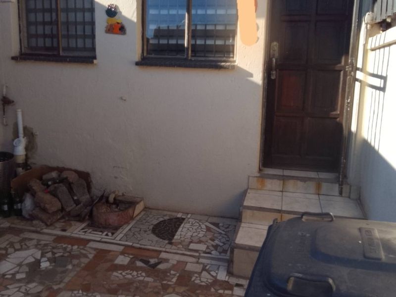 House For Sale in Meadowlands, Soweto - Photo 6