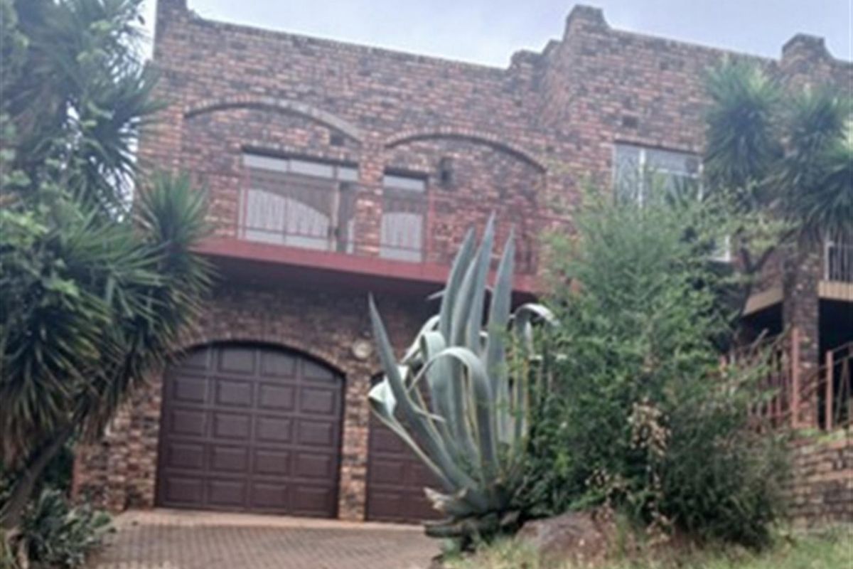House For Sale in Bassonia, Johannesburg - Photo 2