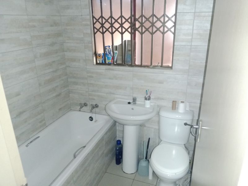 3 Bedroom House For Sale in Soshanguve East Ext 5, Soshanguve East, Soshanguve - Photo 2