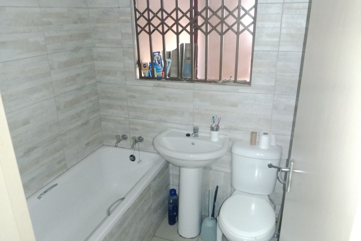 3 Bedroom House For Sale in Soshanguve East Ext 5, Soshanguve East, Soshanguve - Photo 2