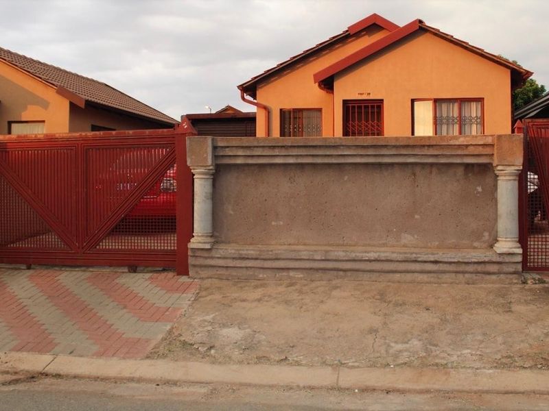 3 Bedroom House For Sale in Soshanguve East Ext 5, Soshanguve East, Soshanguve - Photo 1