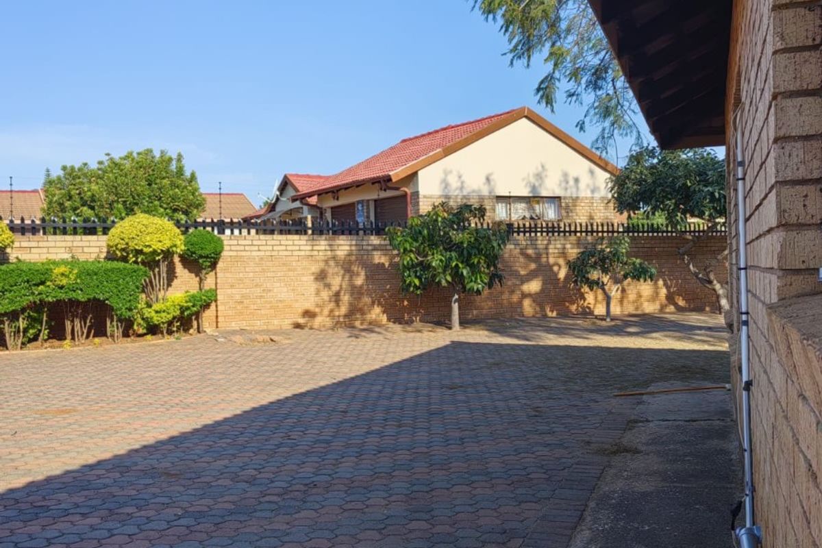 Family home To Let in  Flora Park, Polokwane - Photo 2